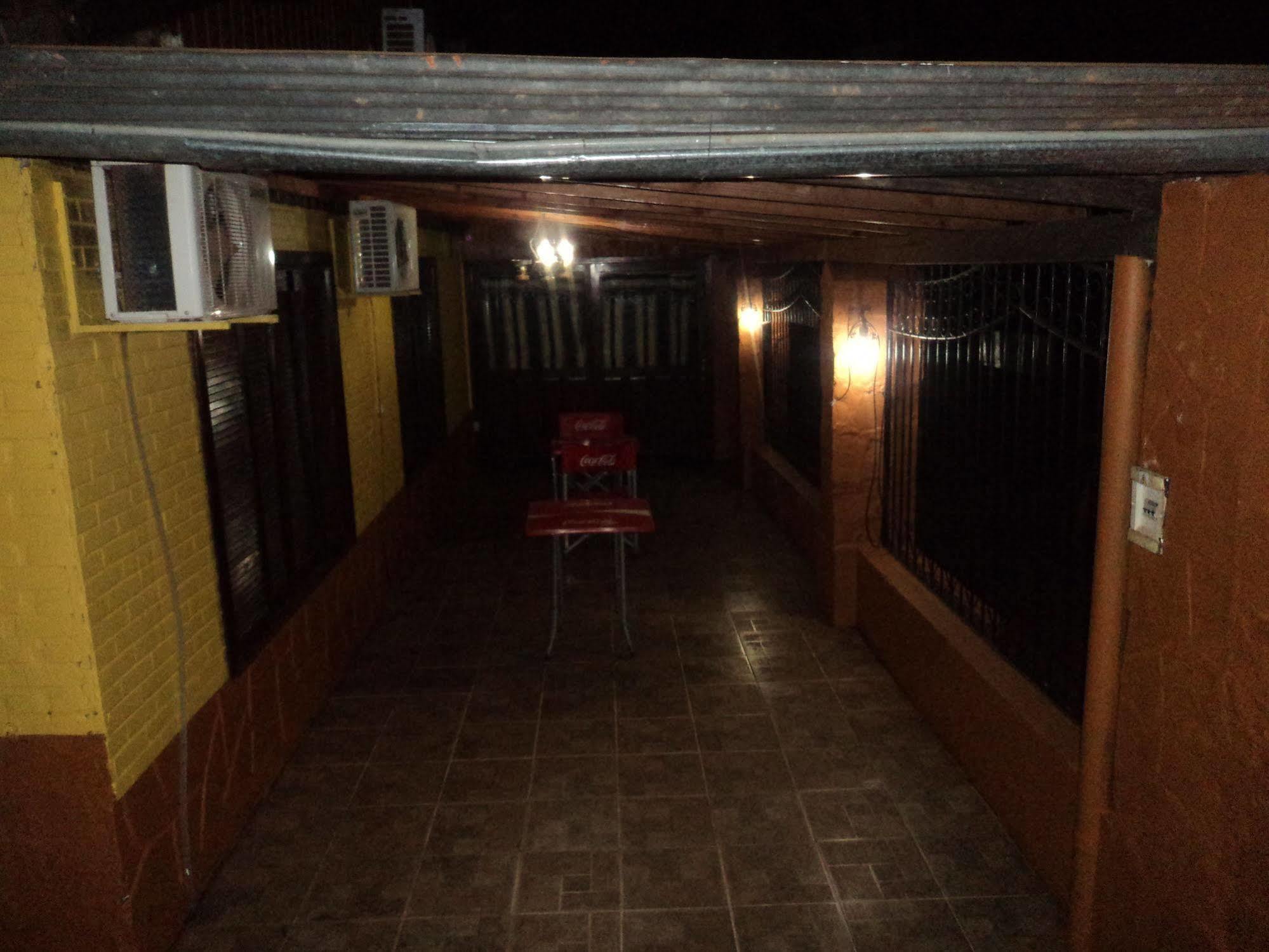 Iguazu Rey Hostel Пуерто Игуасу Екстериор снимка