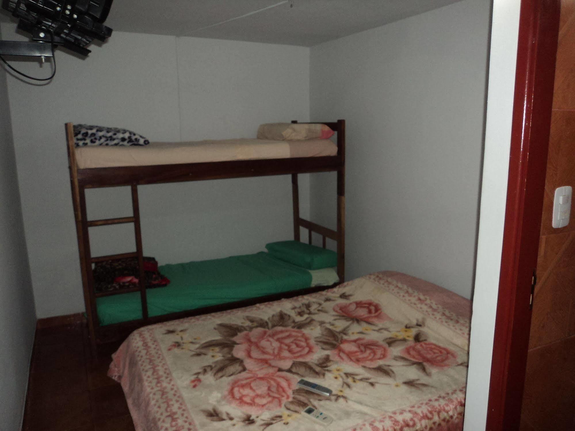 Iguazu Rey Hostel Пуерто Игуасу Екстериор снимка