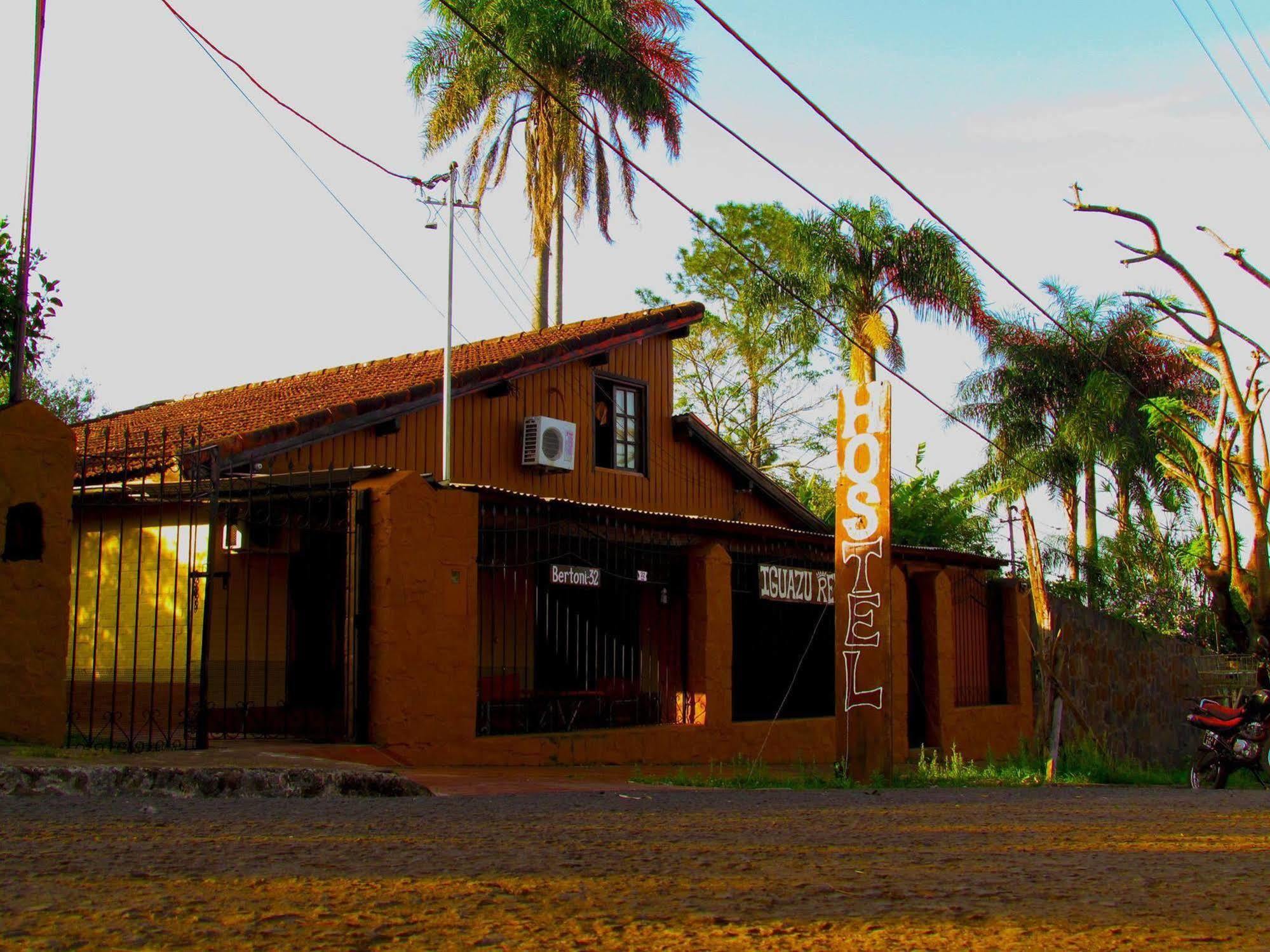 Iguazu Rey Hostel Пуерто Игуасу Екстериор снимка